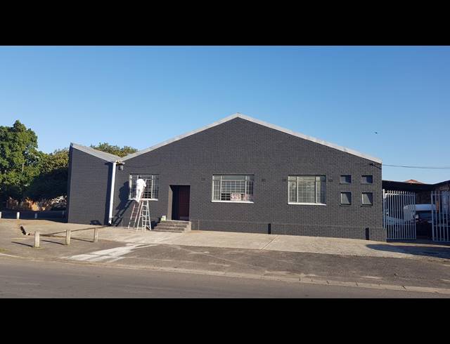 579M² FACTORY TO LET IN TRIANGLE FARM